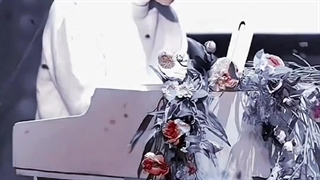 نمیتونم کنارت باشم ولی با لبخند به موفقیت هات بهت افتخار میکنم ♡♡