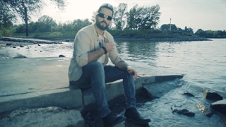 دانلود موزیک ویدیو جدید افشین آوا فقط شاه تویی