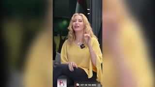 فحص منطقة المنحة قبل زراعة الشعر بأحدث الأدوات فی عیادة هلیا