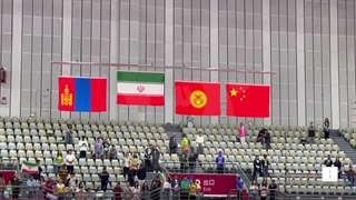 اهتزاز پرچم جمهوری اسلامی پس از دریافت مدال طلای  امیرحسین زارع در 2022 هانگژو