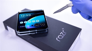آنباکس گوشی موتورولا | Motorola Razr Plus Folding Phone Unboxing