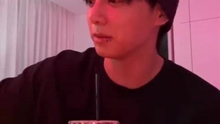 لایو جونگکوک ( BTS) در ویورس همراه زیرنویس فارسی آنلاین♡♡ ( در تاریخ 2023.10.4). کپ