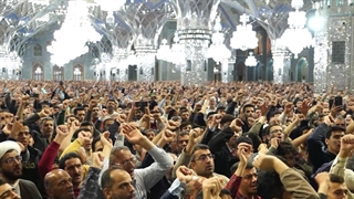 استغاثه زائران حرم مطهر رضوی برای یاری مردم فلسطین