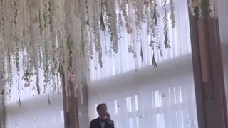 چن توی عروسی خودش اهنگ خوند عررررررررر