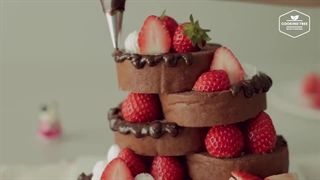 طرز تهیه رول توت فرنگی شکلاتی