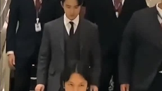 دو کیونگسو به طور رسمی از دیروز قراردادش با کمپانی رو تموم کرد و  رفت.... :)))