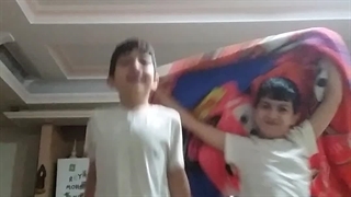 من و داداشم ساعت ۱۰ صبح وقتی همه خوابن