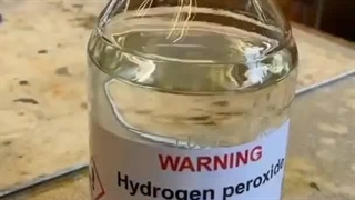 واکنش شیمیایی عجیب!! آب اکسیژنه و پرمنگنات