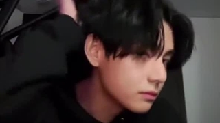 اجرای کاور جدید آهنگ Somebody از دی او توسط تهیونگ عضو گروه BTS در لایو اخیرش