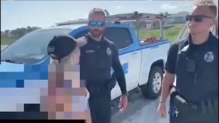 دستگیری زنان بدون پوشش مناسب در کارولینای آمریکا