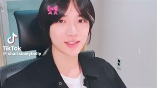 چی نگاه میکن:ی که انقدر سرت توی گوشیه؟من:(پارت۶)