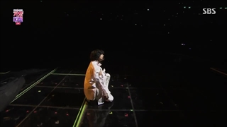 اجرای  Sugar Rush Ride و Chasing that feeling از TxT در مراسم SBSGAYO 2023