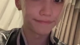 لایو فلیکس (STRAY KIDS) در تاریخ 2023.12.10 همراه زیرنویس فارسی آنلاین♡♡ کپ