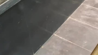 تمیزی و درخشندگی سنگ های مشکی  راه پله با واکس سنگ پاراوکس