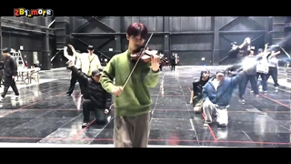 پرفورمنس پرکتیس اجرای ویولن here i am ژانگ هائو زیروبیسوان در اپنینگ جشنواره ماما 2023