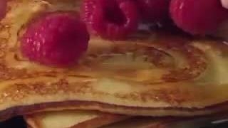 استفاده از آهنگ Standing Next To You براى تبلیغ پنکیک