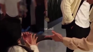 کراشمو ببینین ، چقدر مهربون با همه رفتار میکنه!