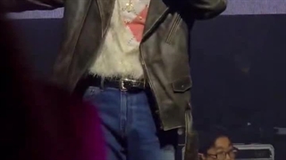 اجرای آهنگ runaway از جین جین در فن کنسرت سولوش