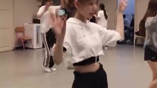 کسی‌هس ‌عاشق‌این‌آهنگ‌ایزوان‌نباشه؟