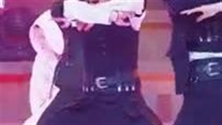 فنکم هیسونگ انهایپن اجرای Bad Desire (With or Without You) ... لینک کپشن