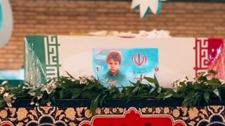 که میگفتی با مردم کاری نداره...