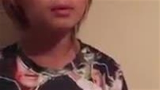 نیکی در حال خوندن آهنگ I'll Be There از مایکل جکسون  قبل دبیو