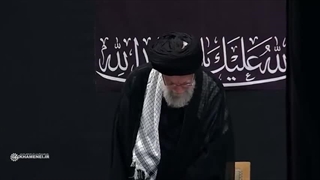 هنگام ورود رهبری به حسینیه امام خمینی در آیین سوگواری شب عاشورای حسینی
